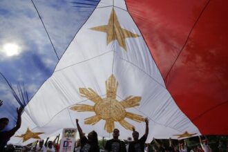 China Berlakukan Sanksi Terhadap Menteri Pertahanan Filipina