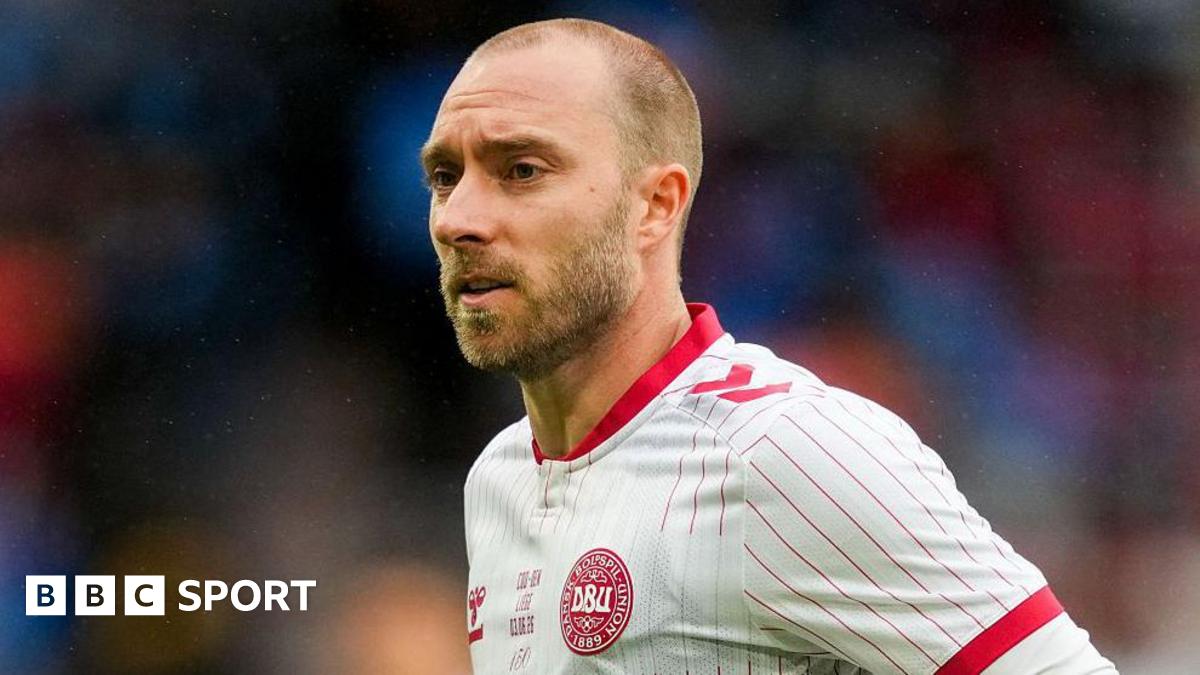 Christian Eriksen Sadar Setelah Kolaps di Pertandingan Denmark