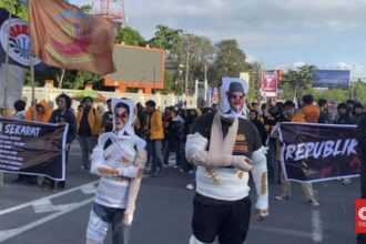 Demo Mahasiswa di Makassar Soroti Kebijakan Presiden