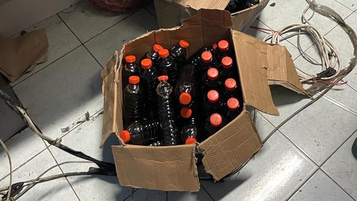 Dua Lurah di Kendari Pesta Miras Bersama Wanita di Kantor