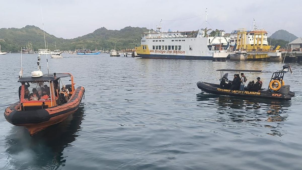 Evakuasi ABK Vietnam dari Kapal di Laut Pangkep Sulsel