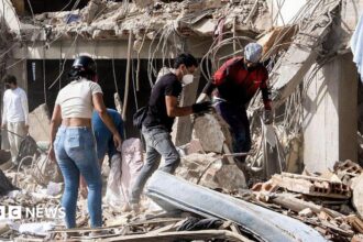 Gempa Venezuela: Keluarga Berharap Mukjizat di Tengah Reruntuhan