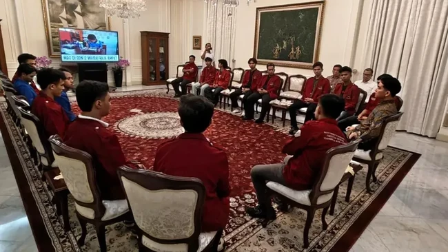 Gibran Temui Mahasiswa Demo, Janji Sampaikan Aspirasi ke Prabowo
