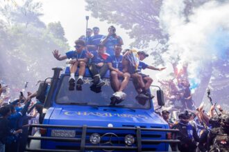 Gubernur Jabar Serahkan Bonus Rp1 Miliar untuk Persib Bandung