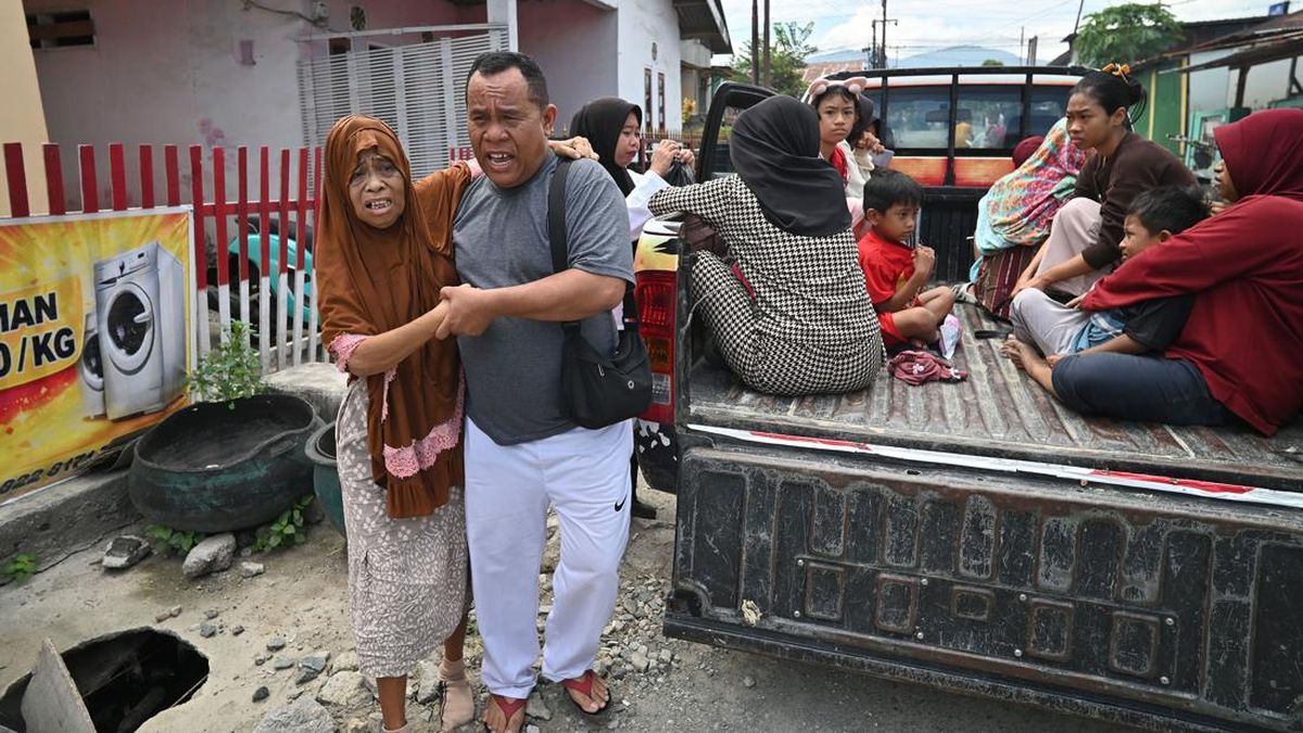 Gubernur Sulteng Imbau Warga Tenang Pasca Gempa M 6,7