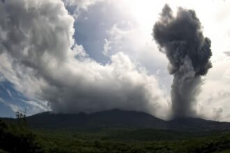 Gunung Lewotobi Meletus, Bandara Maumere Ditutup Sementara