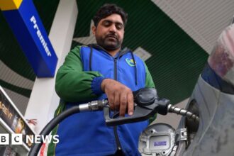 Harga Minyak Anjlok Setelah Kesepakatan AS-Iran Diumumkan Pakistan