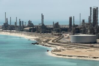 Helikopter Aramco Jatuh di Selat Hormuz, 14 Orang Tewas