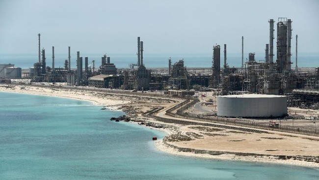 Helikopter Aramco Jatuh di Selat Hormuz, 14 Orang Tewas