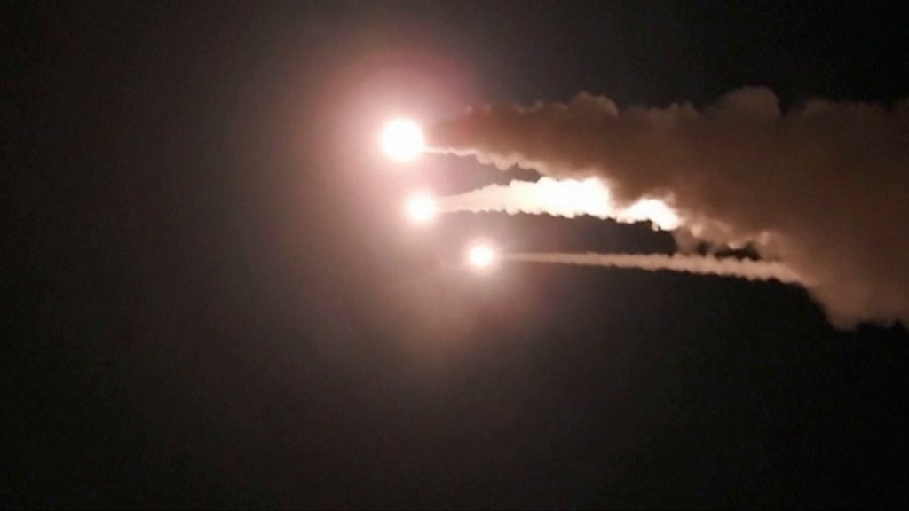 Iran Memublikasikan Rekaman Rudal yang Diluncurkan ke Israel