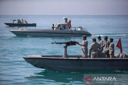 Iran Menutup Selat Hormuz, Kapal Diminta Bersabar