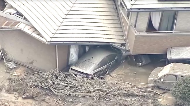 Jepang Diterjang Topan Mekkhala, Longsor Timbun Rumah