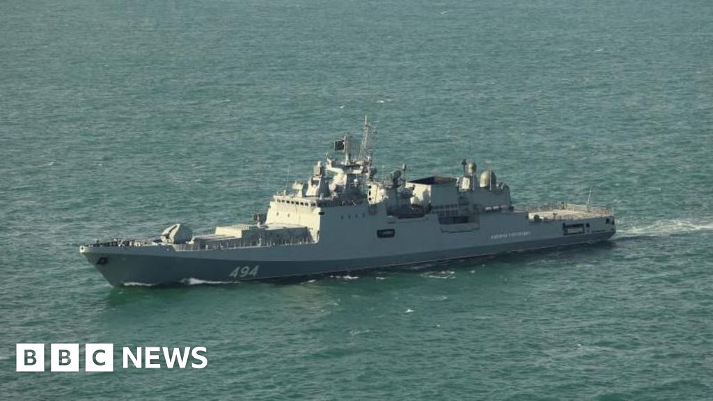 Kapal Perang Rusia Tembakkan Tembakan Peringatan Dekat Kapal Layar Inggris