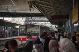 Kebakaran Di Tanah Abang Ganggu Jadwal KRL Cikarang-Duri
