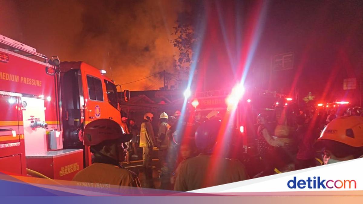 Kebakaran Melanda Kemayoran Jakarta Pusat, Tiga Warga Terluka