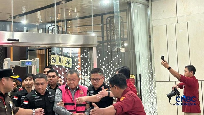 Kejagung Tahan Dua Mantan Wakil Kepala BGN Beserta Dadan Hindayana