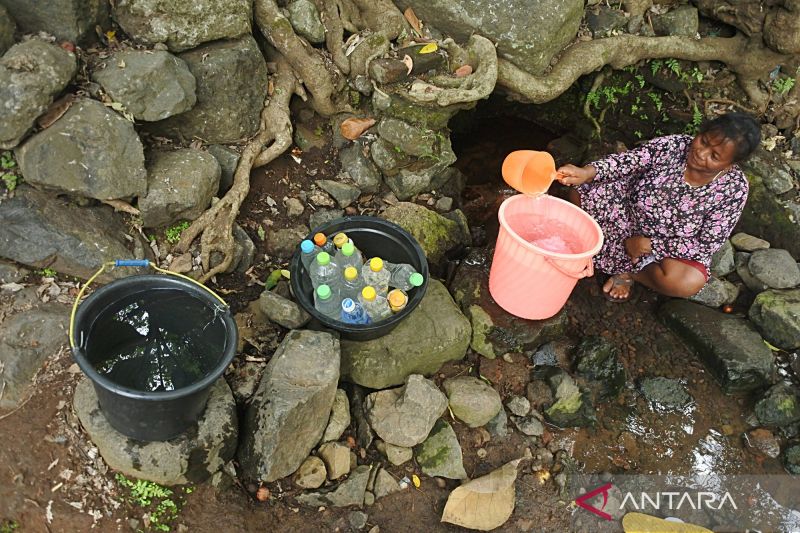 Kelangkaan Air Bersih Melanda Desa Gunung Putri Situbondo