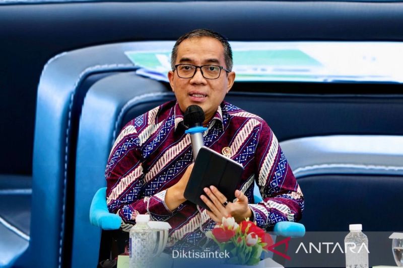 Kemdiktisaintek Luncurkan Beasiswa Calon Doktor untuk Dosen Indonesia