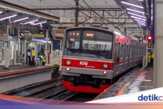 Kericuhan di Kereta Terkait Payung, KAI Tegaskan Aturan KRL