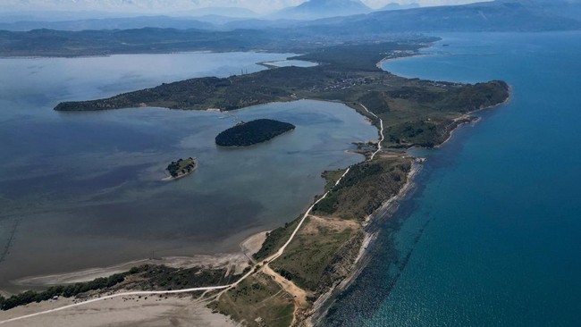 Kontroversi Proyek Resor di Albania Terkait Menantu Trump