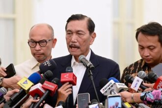 Luhut Analisis Alasan Kemiskinan Naik Meski Ekonomi Tumbuh 5%