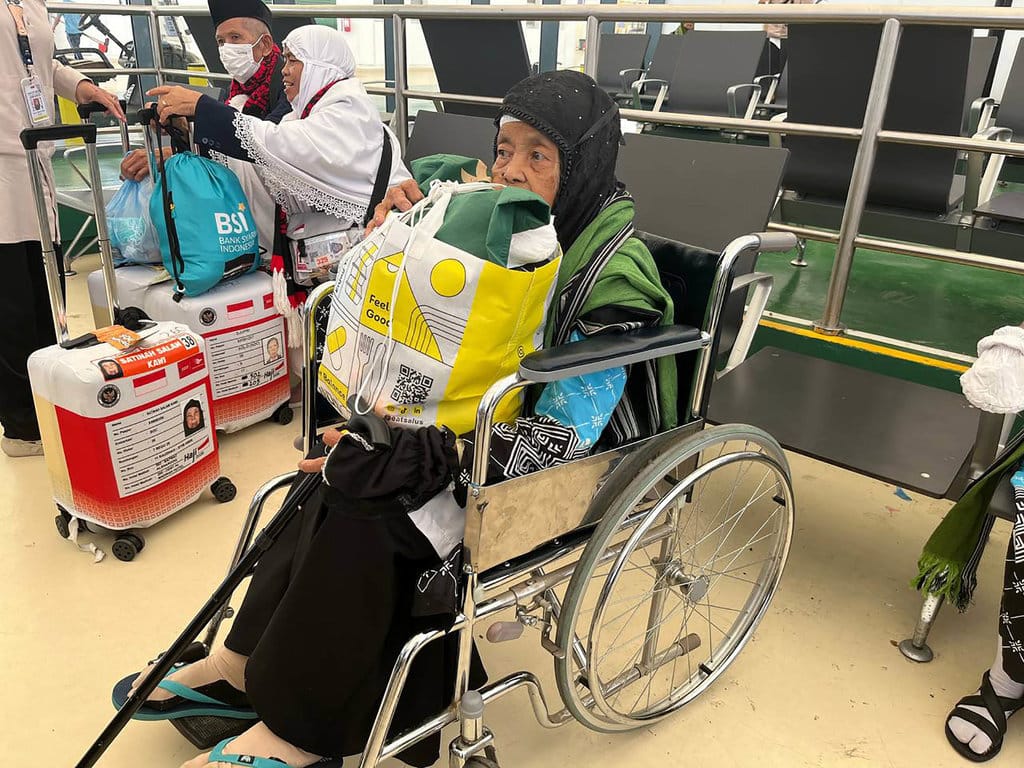 Mbah Satinah 84 Tahun Berhaji Tanpa Pendamping, Apresiasi Pelayanan Petugas