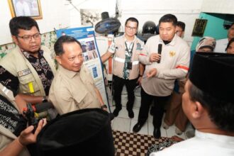 Mendagri Tinjau Penerima Bantuan Bedah Rumah di Jakarta Timur