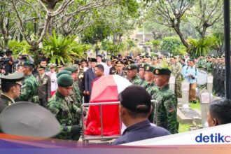 Menhan Sjafrie Pimpin Upacara Pemakaman Ryamizard di TMP Kalibata