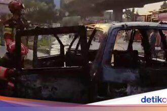 Mobil Terbakar di Tanah Sareal, Bogor dari Bawah Jok
