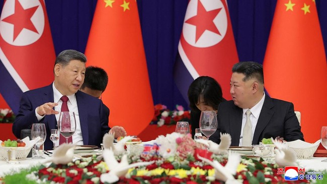 Momen Langka Xi Jinping dan Kim Jong Un Gelar Makan Malam Mewah