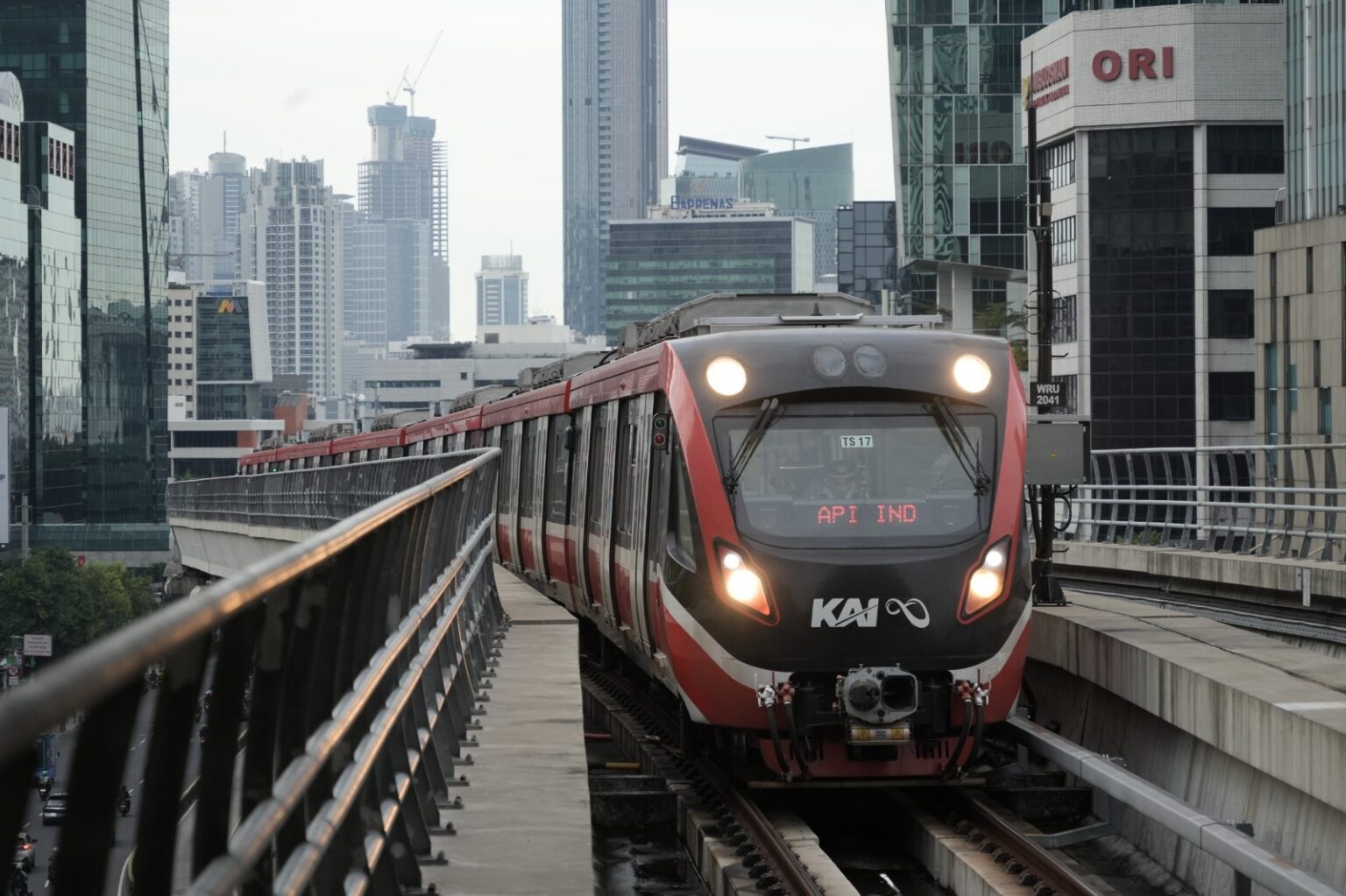 Mulai 15 Juni, LRT Jabodebek Tambah Frekuensi Jam Sibuk Pagi