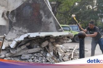 Pembongkaran Garasi di Trotoar Bandung Ungkap Asal Usulnya