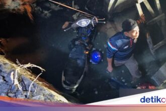 Pemotor Tewas Usai Tercebur Proyek Saluran Air di Surabaya