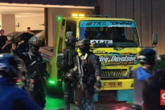 Penggeledahan KPK, Mobil Towing Masuk Rumah Silmy Karim