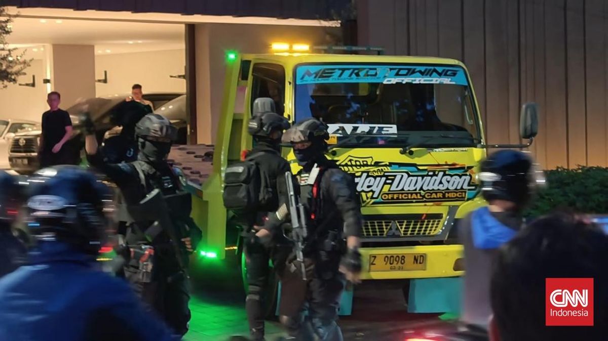 Penggeledahan KPK, Mobil Towing Masuk Rumah Silmy Karim