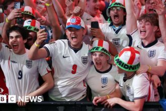 Penggemar Inggris Bergembira di Laga Pembuka Piala Dunia