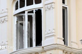 Perburuan Pelaku Bom di Prancis, Oligarki Ukraina Terluka