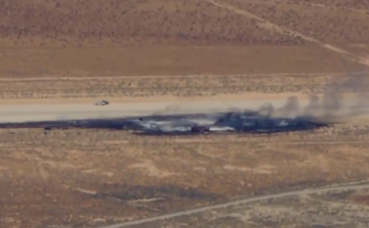 Pesawat Pengebom B-52 Jatuh di California, Delapan Kru Diduga Tewas