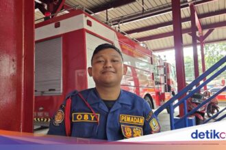 Petugas Damkar Bekasi Bantu Warga Lepaskan Cincin dari Kemaluan