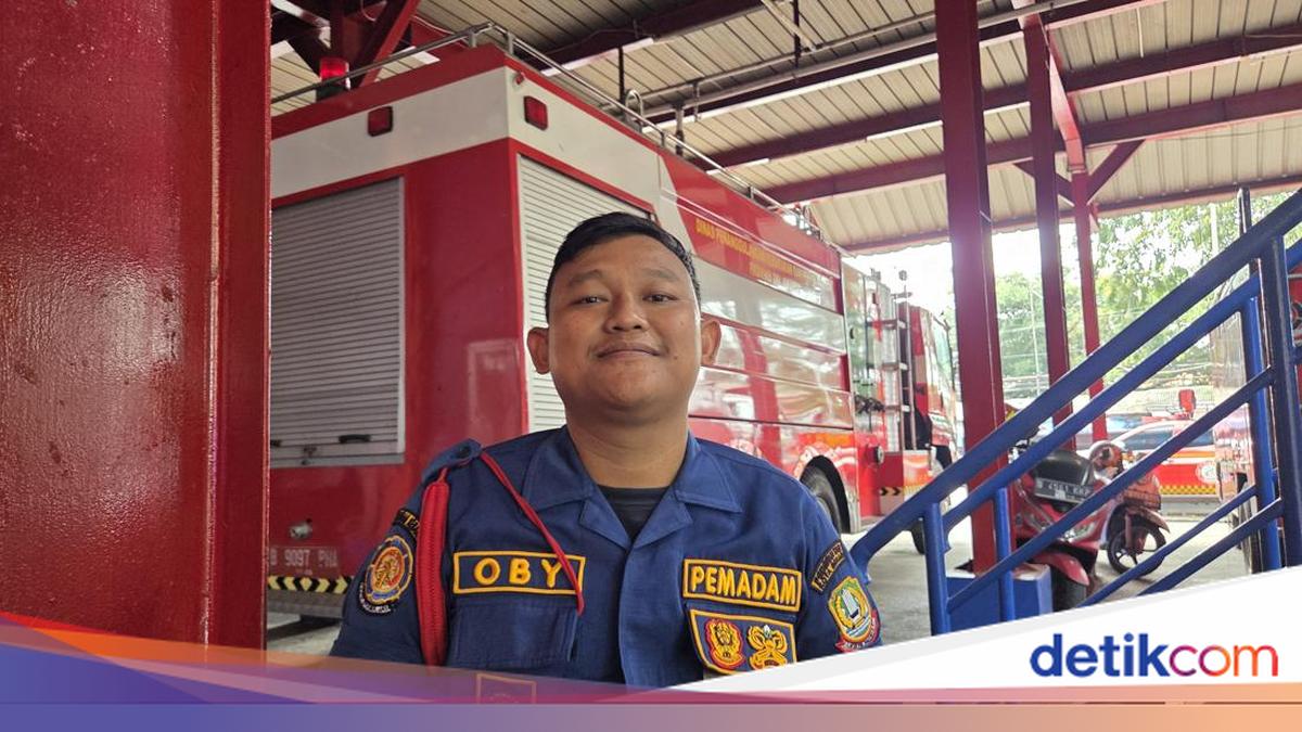 Petugas Damkar Bekasi Bantu Warga Lepaskan Cincin dari Kemaluan