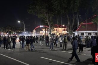 Polisi Tangkap Belasan Demonstran di Aksi Massa Surabaya