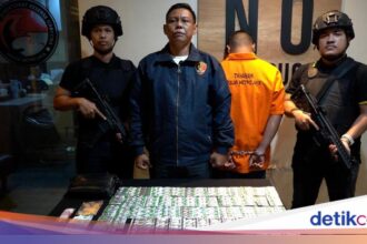 Polisi Tangkap Pengedar Tramadol Berkedok Warkop di Bekasi