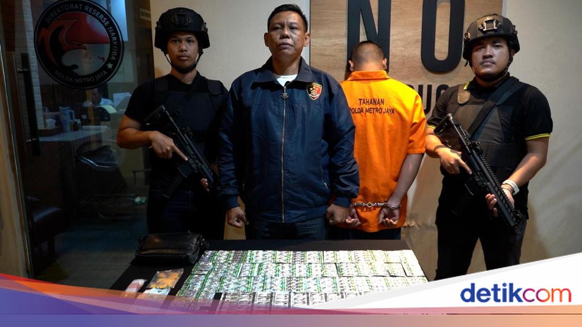 Polisi Tangkap Pengedar Tramadol Berkedok Warkop di Bekasi