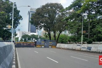 Polisi Tutup Jalan Medan Merdeka Selatan Akibat Demo Mahasiswa