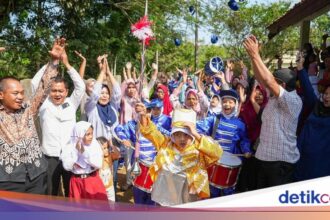 Presiden Prabowo Berikan Alat Drumben untuk SDN Sukabumi