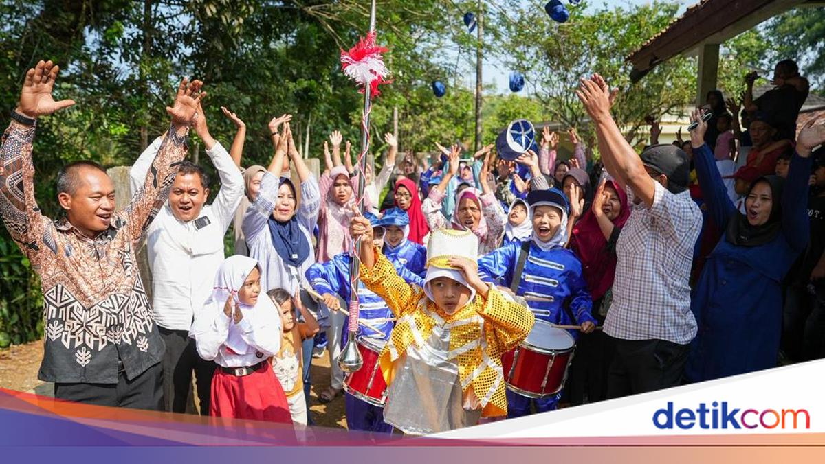 Presiden Prabowo Berikan Alat Drumben untuk SDN Sukabumi