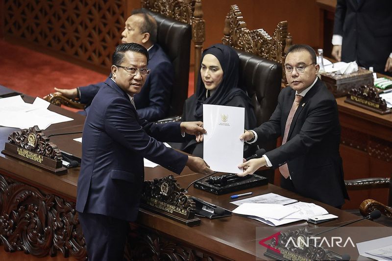 Rapat Paripurna DPR Setujui RUU Polri Menjadi Undang-Undang