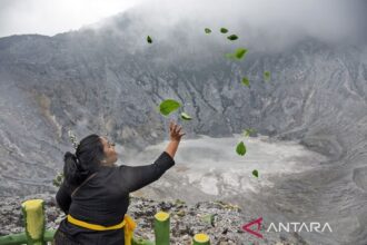 Ribuan Warga Hadiri Ritual Adat di Tangkuban Parahu