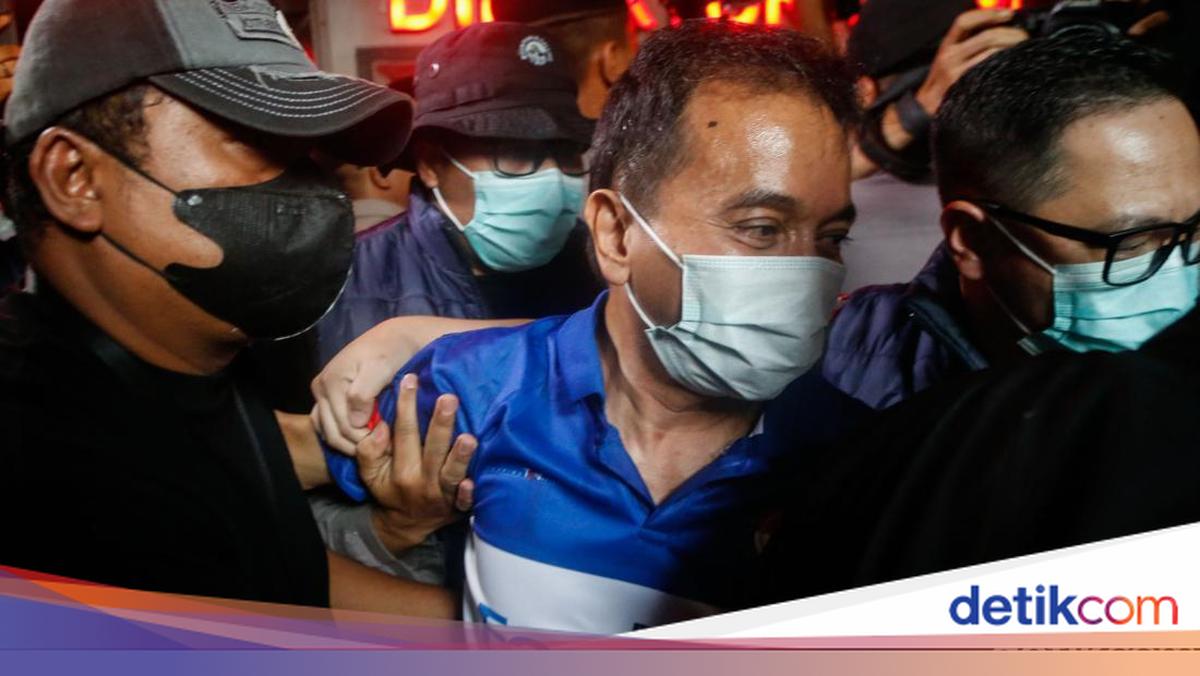 Roy Suryo dan dr Tifa Dilimpahkan ke Kejaksaan Negeri Jakarta Selatan