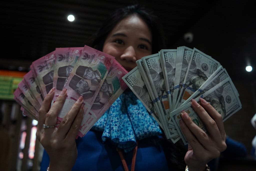 Rupiah Menguat ke Level Rp17.879 per Dolar AS